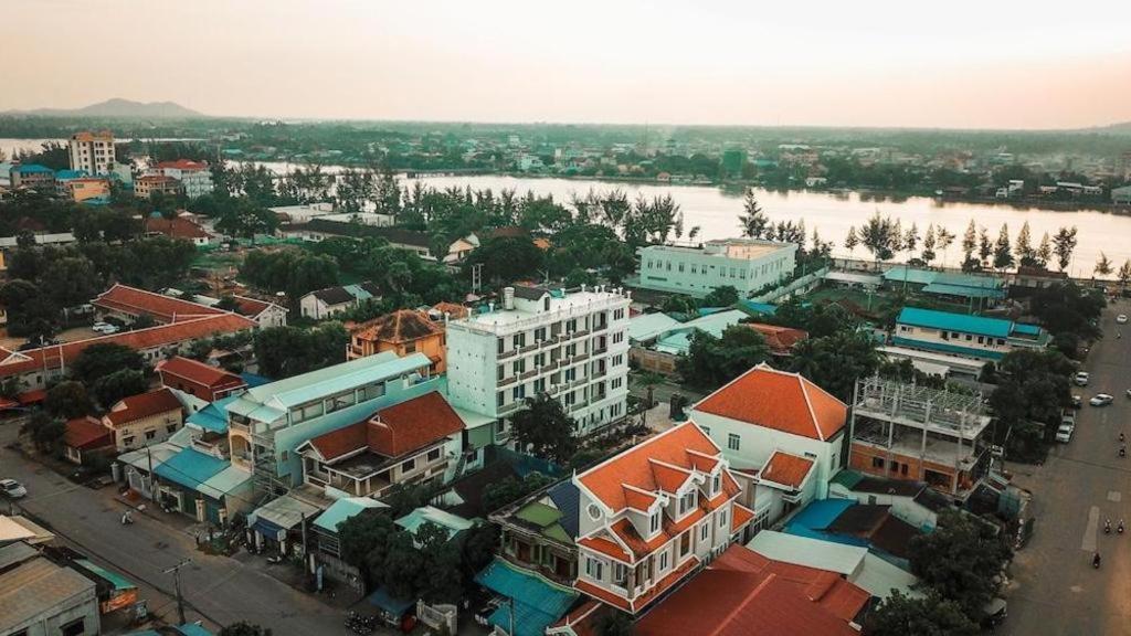 Boutique Kampot Hotel Exterior photo