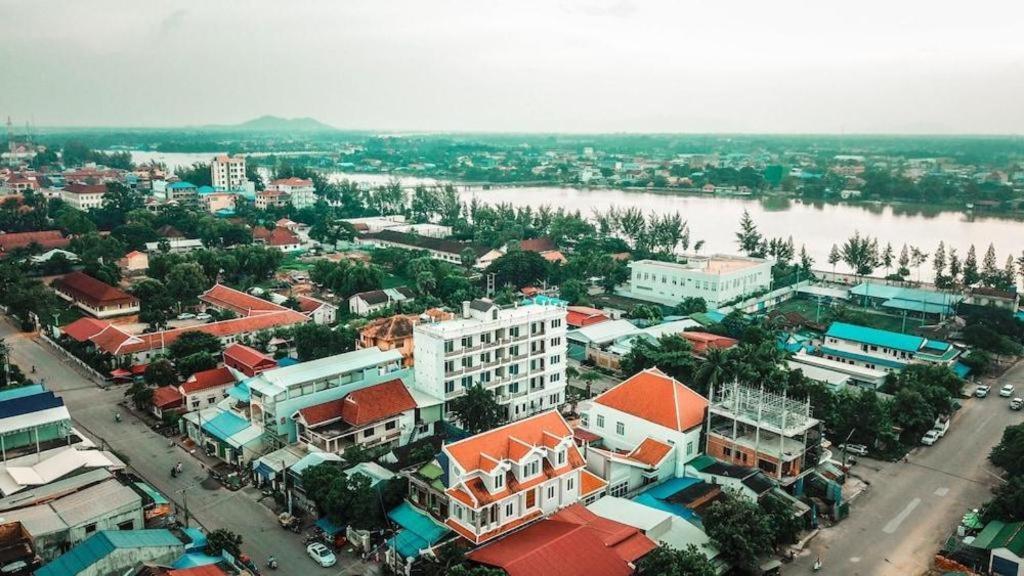 Boutique Kampot Hotel Exterior photo
